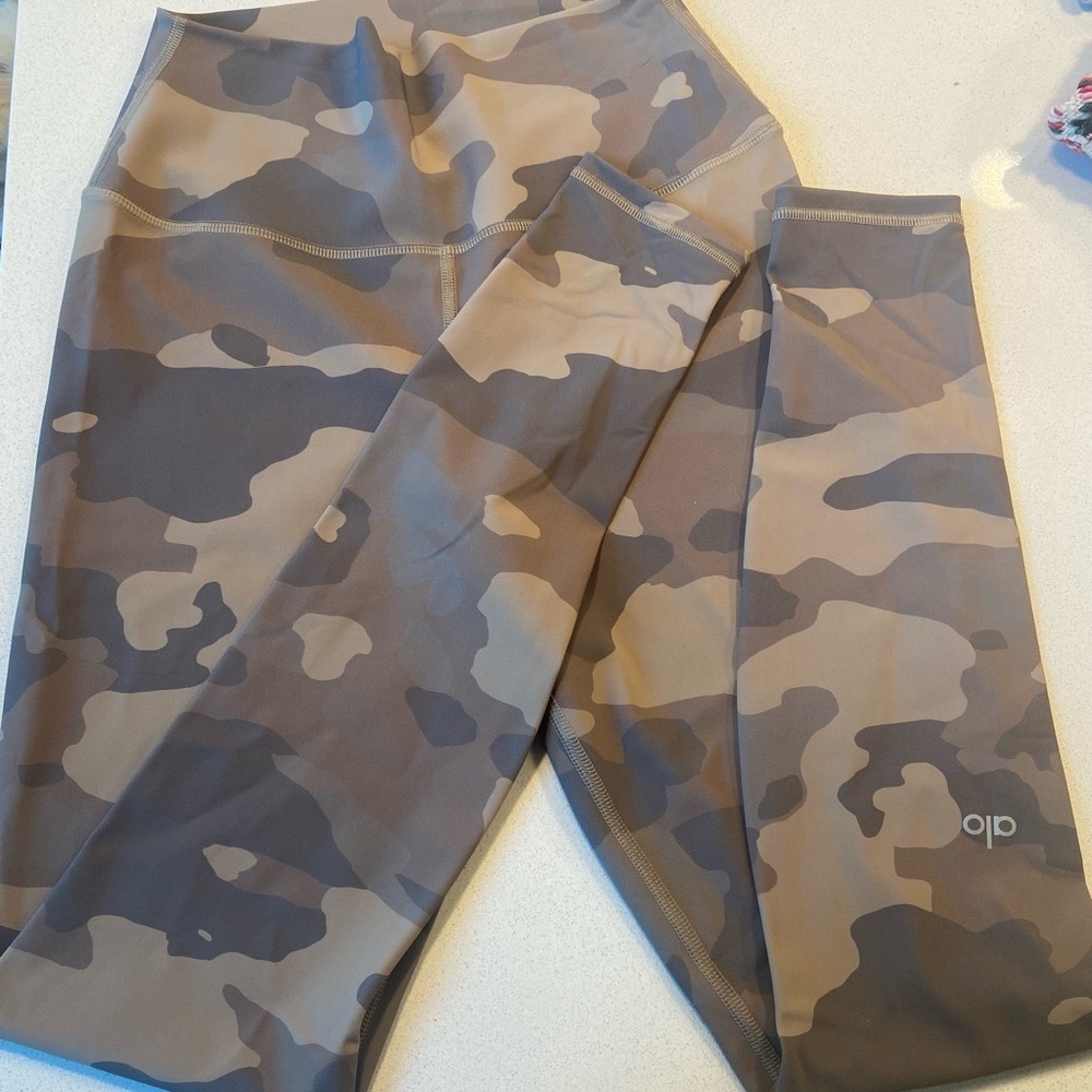 ALO Vapor High Waist Leggings Camouflage M no flaws!